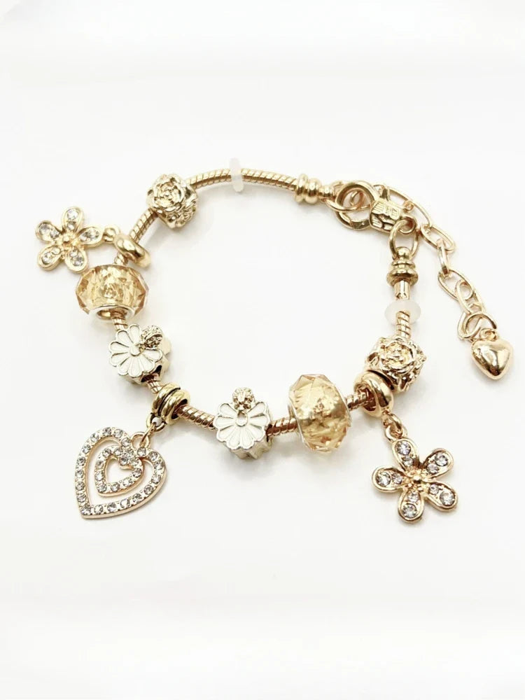 Fashion Golden Alloy Flower Rhinestone Love Shape Pendant Chain Bracelet for Women Daily Wear Jewelry Gift (box Not Included)