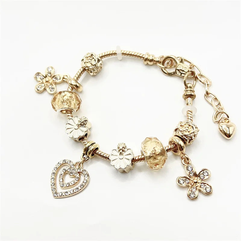 Fashion Golden Alloy Flower Rhinestone Love Shape Pendant Chain Bracelet for Women Daily Wear Jewelry Gift (box Not Included)
